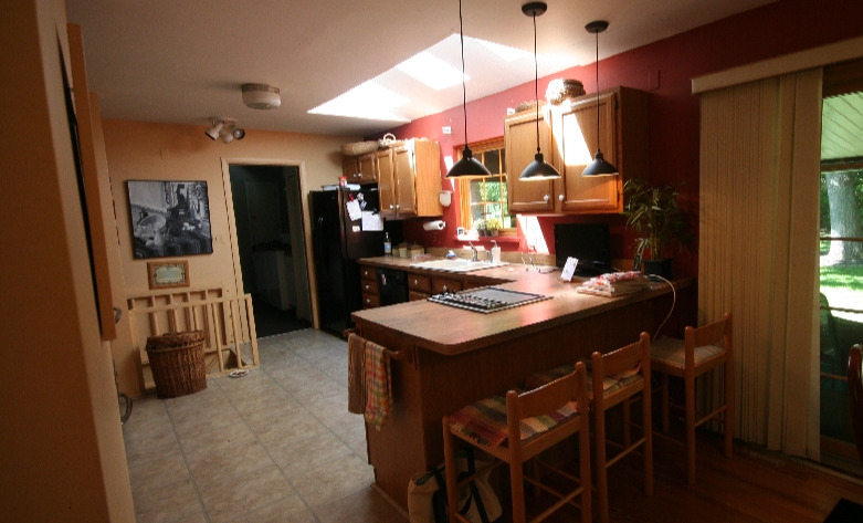 This kitchen located in Ann Arbor uses Quartz,Showplace Cabinets,Top Knobs,Vinyl floor